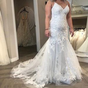 Unworn/Unaltered Brand New Wedding Dress